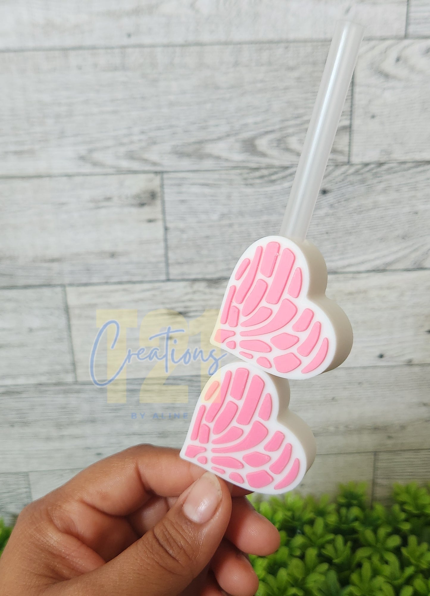 CONCHA HEART STRAW TOPPER