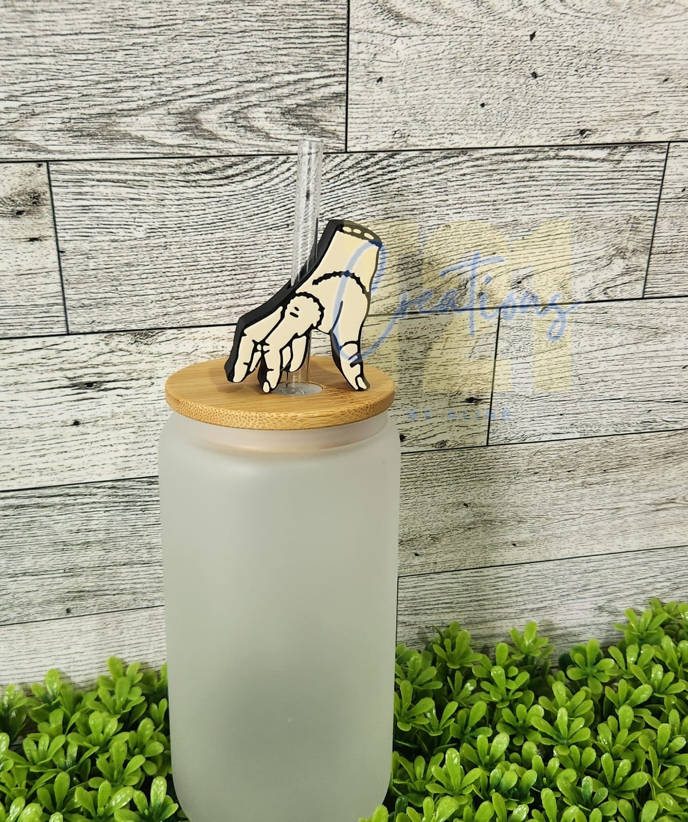 HAND STRAW TOPPER