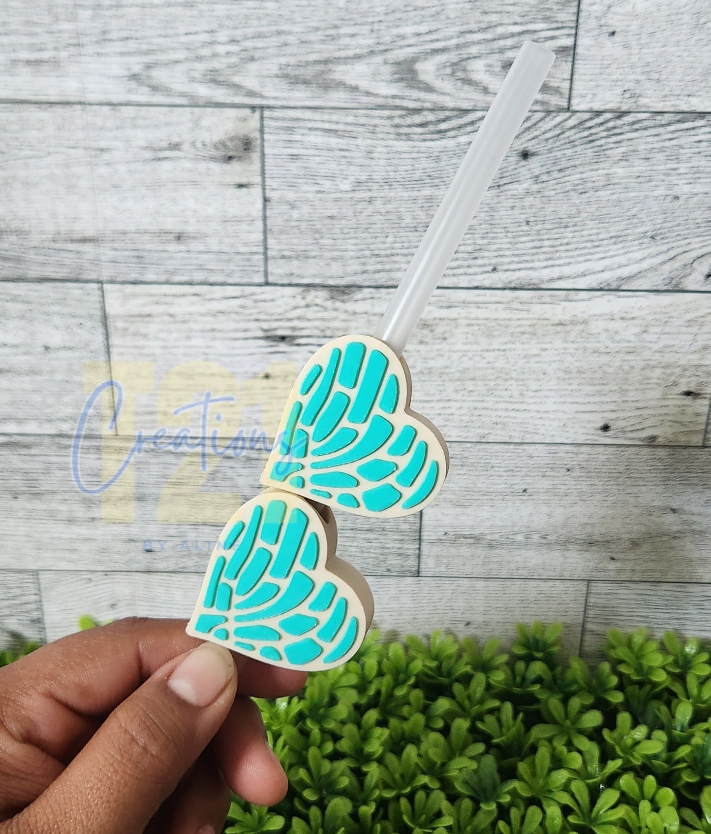 CONCHA HEART STRAW TOPPER